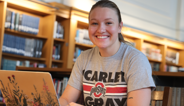 URAP student in Thompson Library